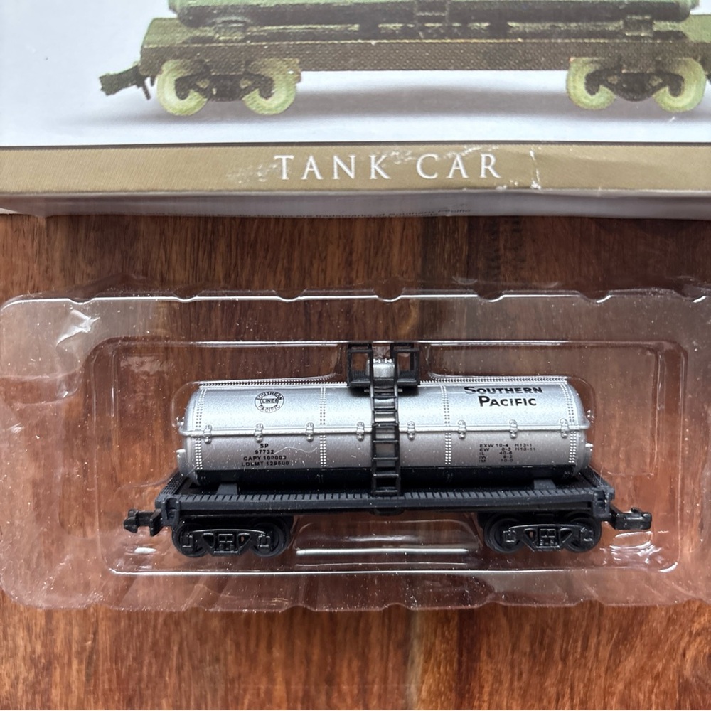 Set of Three Model Trains ~ Locomotive ~ Tank Car ~ Hourse Drawn Pumper - Picture 4 of 8